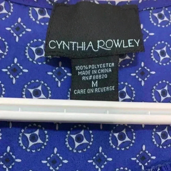 Cynthia Rowley lightweight tunic with planket which hides 3 buttons, V neck - Picture 3 of 8